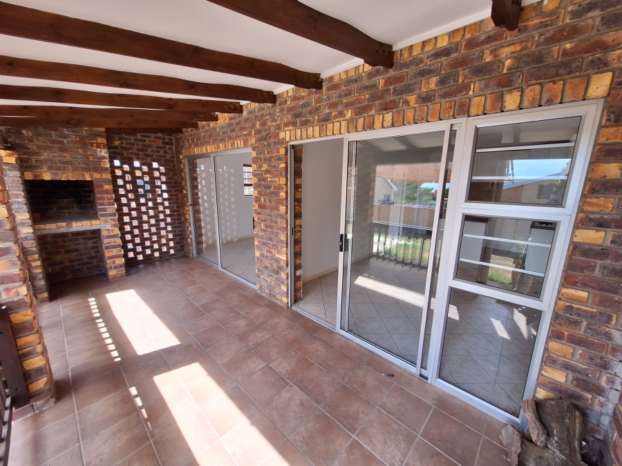 3 Bedroom Property for Sale in Wavecrest Eastern Cape